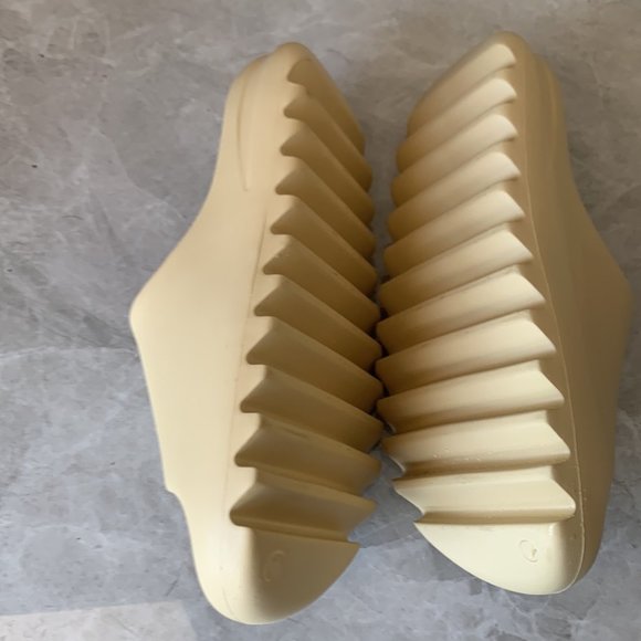 Adidas Yeezy Slide Desert Sand main image 6